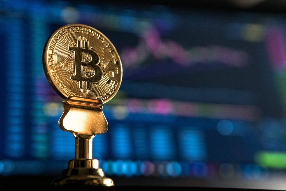 Bitcoin Dominance Spikes To 476 As Holders Ditch Altcoins-Bitrabo